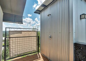 Property grounds - Glamping Retreat with Outdoor Tub & Panoramic Sky Views in Cottonwood Shores, Texas (Cottonwood Shores)
