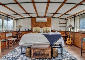 1 bedroom, desk, iron/ironing board, WiFi