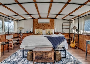 1 bedroom, desk, iron/ironing board, WiFi