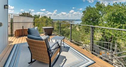 Glamping Retreat with Outdoor Tub & Panoramic Sky Views in Cottonwood Shores, Texas