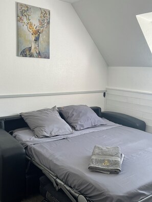 Bügeleisen/Bügelbrett, Reisekinderbett, Bettwäsche
