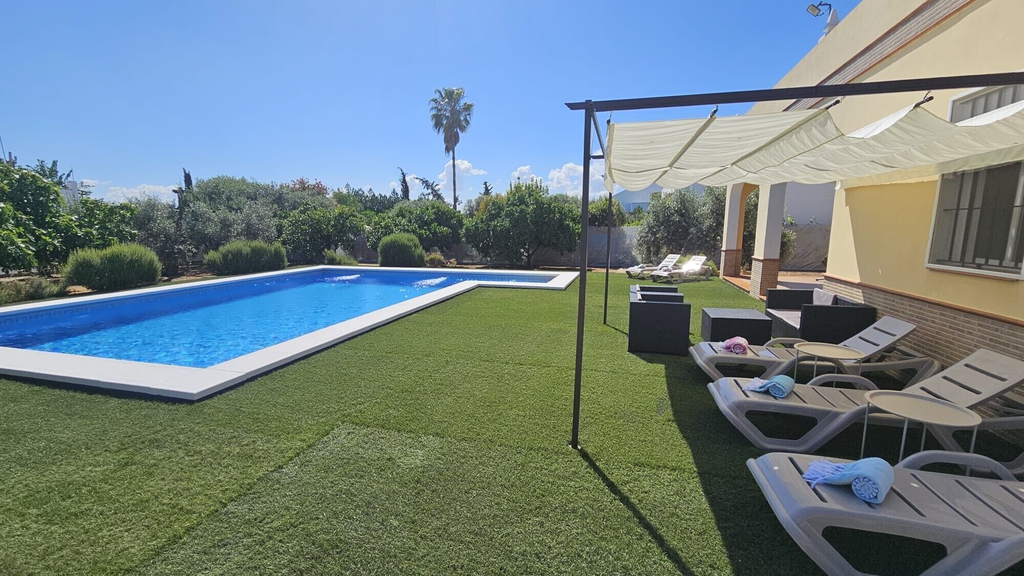 プール. Villa Manantial Country House in the Seville Countryside