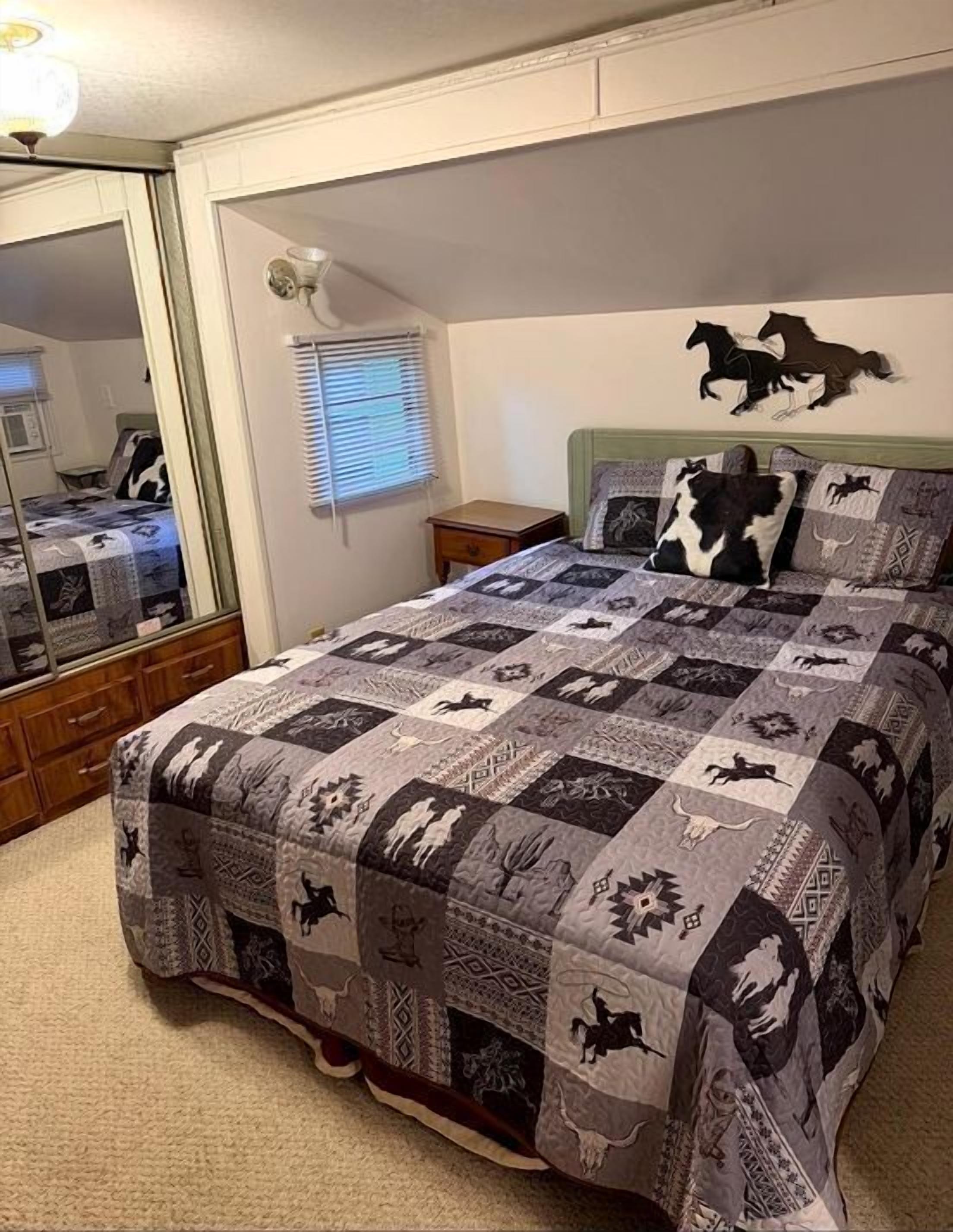1 bedroom, desk, WiFi, bed sheets