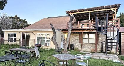 Unique Duplex Rental by Reese Creek for a Weekend Getaway in Texas