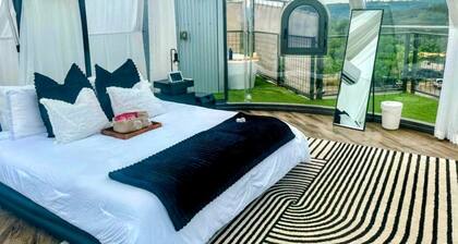 Dreamy Glass Dome Escape Under the Stars in Cottonwood Shores, Texas
