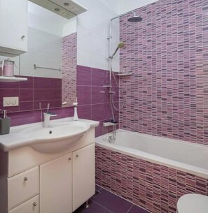 Shower, hair dryer, towels, soap - Villa Georgina (Šibenik - Zablaće)