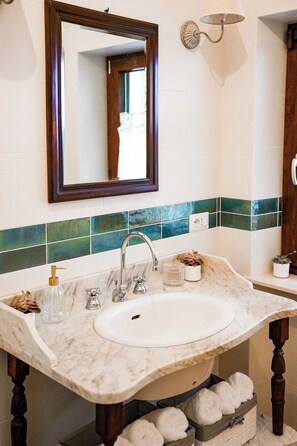 Bathroom - Vrbo Property (Marche)