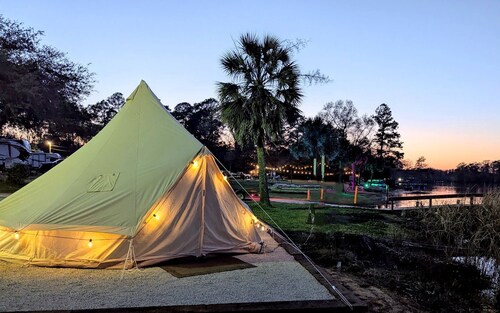 Lakeside Glamping Tent with Kayaks & Spacious Deck in Eutaw Springs, South Carolina