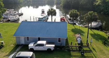 Lakefront Boathouse with Private Dock & Lake Views in Eutaw Springs, South Carolina