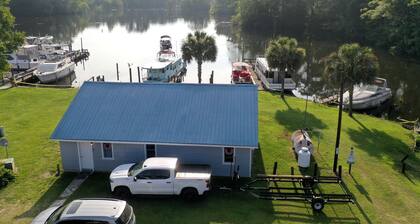 Lakefront Boathouse with Private Dock & Lake Views in Eutaw Springs, South Carolina