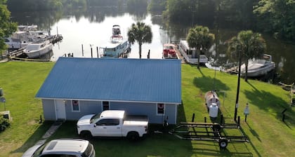 Lakefront Boathouse with Private Dock & Lake Views in Eutaw Springs, South Carolina