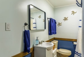 Towels, soap, shampoo, toilet paper - Lakefront Boathouse with Private Dock & Lake Views in Eutaw Springs, South Carolina (Eutaw Springs)