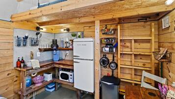 Coffee/tea maker, fridge, cookware/dishes/utensils