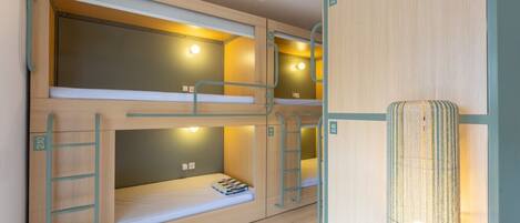 Desk, WiFi, bed sheets