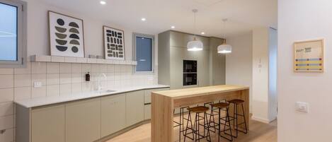 Coffee/tea maker, fridge, microwave, toaster