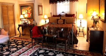 Luxury Half-Board Room Rental in the Beautiful Region of Northwest Arkansas