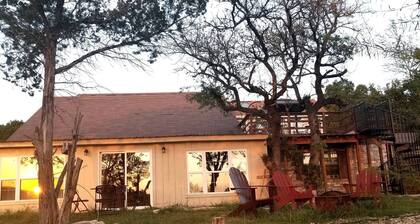 Vacation Cabin Rental with Picturesque Views from the Deck in Killeen, Texas