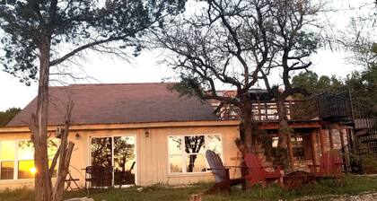 Vacation Cabin Rental with Picturesque Views from the Deck in Killeen, Texas