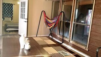 2 chambres, fer et planche à repasser, Wi-Fi, draps fournis
