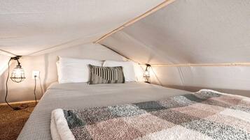 1 bedroom, bed sheets