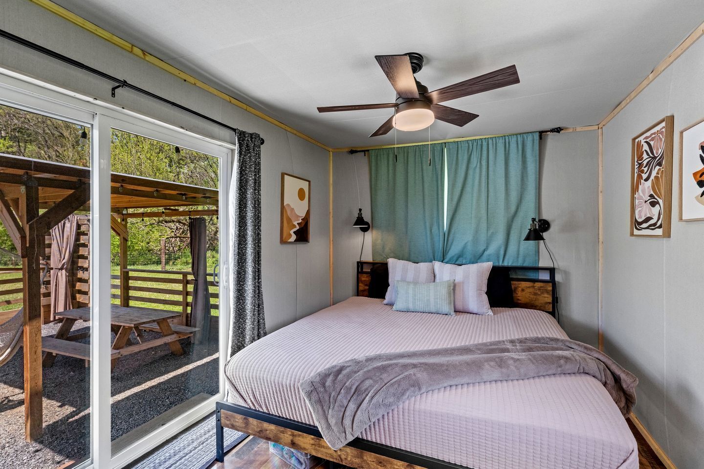 1 bedroom, bed sheets