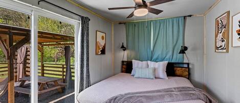 1 bedroom, bed sheets