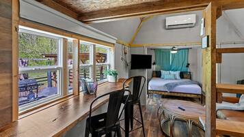 1 bedroom, bed sheets