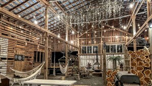 Outdoor dining - Peaceful Cabin Retreat with Spa Features & Unique Farm Vibes in Newport, Tennessee (Newport)