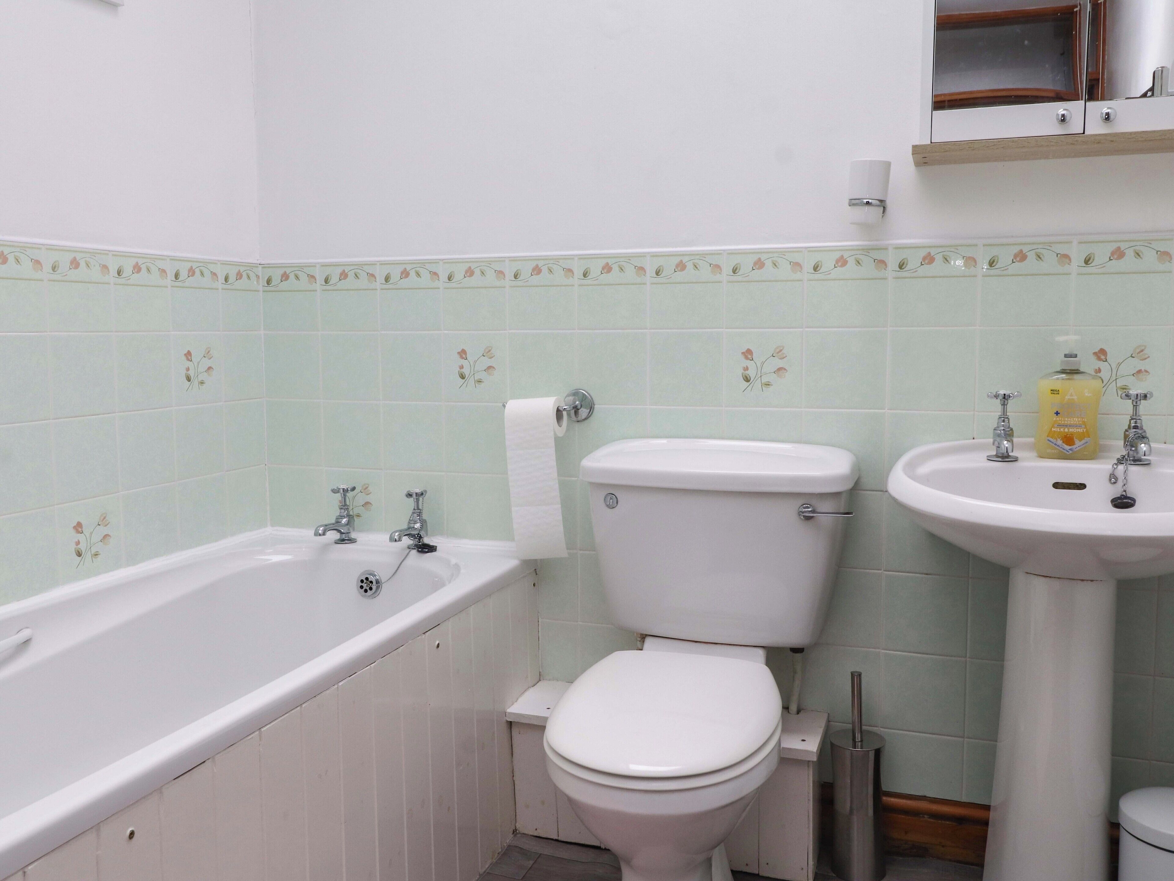 Cottage | Bathroom | Shower