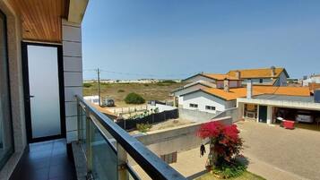Deluxe Suite, Balcony, Garden View | Property grounds
