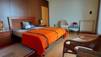 Cortinas blackout, insonorización y tabla de planchar con plancha