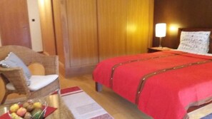 Deluxe Double Room, Balcony, Beach View | Blackout drapes, soundproofing, iron/ironing board, free WiFi - Casa do Mar (COSTA NOVA)