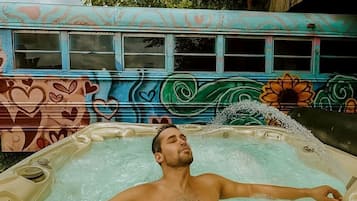 Bain à remous extérieur