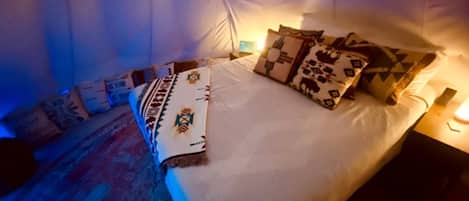 1 dormitorio, escritorio, tabla de planchar con plancha y wifi