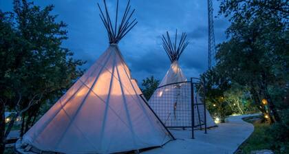 Cliffside Tipi Retreat with Jetted Soak & Sunset Skies in Cottonwood Shores, Texas