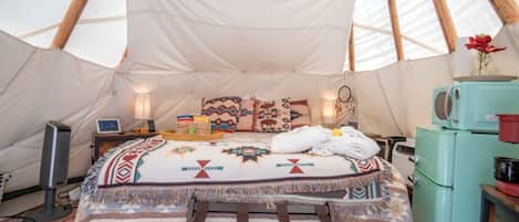 1 bedroom, desk, iron/ironing board, WiFi