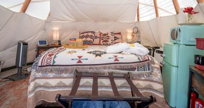 Cliffside Tipi Retreat with Jetted Soak & Sunset Skies in Cottonwood Shores, Texas