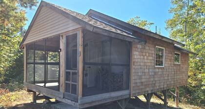 Unplug and Reconnect in a Peaceful Off-Grid Cabin for Relaxation and Nature Immersion in Beddington, Maine