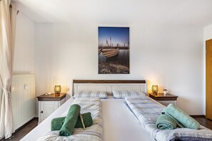 WiFi, bed sheets