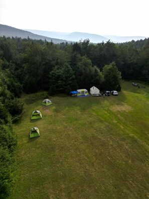 An aerial view of a campsite with tents and a vehicle. - Secluded Glamping Tent with Trout Stream Near Great Northern Catskills in Elka Park, New York (Elka Park)