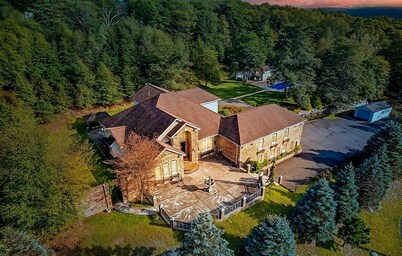 Modern Villa with Sauna, Pool & Panoramic Views in Bushkill, Pennsylvania