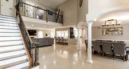 Modern Villa with Sauna, Pool & Panoramic Views in Bushkill, Pennsylvania