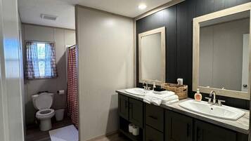Jetted tub, hair dryer, towels, toilet paper