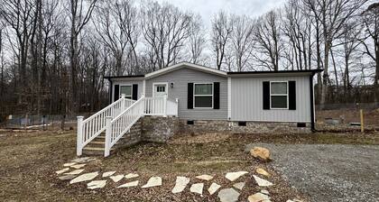 Peaceful Farmstead Cottage with Creekside Views Near Iron Station, North Carolina