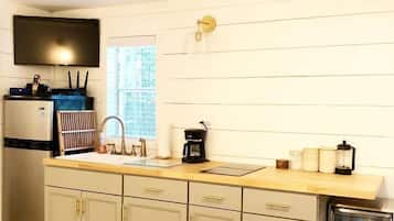 Coffee/tea maker, fridge, stovetop, cookware/dishes/utensils