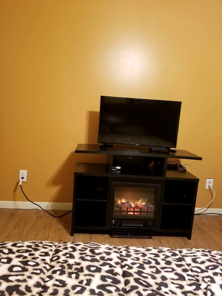 2 bedrooms, desk, iron/ironing board, WiFi