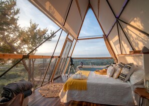 Room - Luxury Glass A-Frame Escape with Cliffside Balcony & Spa Features in Cottonwood Shores, Texas (Cottonwood Shores)