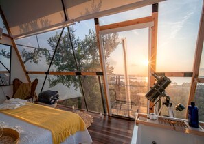 Room - Luxury Glass A-Frame Escape with Cliffside Balcony & Spa Features in Cottonwood Shores, Texas (Cottonwood Shores)