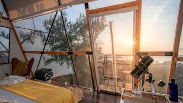 1 bedroom, desk, iron/ironing board, WiFi