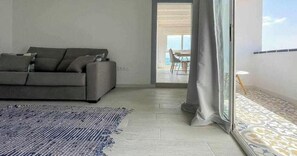 Living area - B-rent Bluemarlin Boutique Sea View – Central Apartment with Stunning Ocean Views (Corralejo)